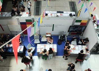 ¿PUC o Universidad de Chile? Estudio revela cómo cambiaron las preferencias de los mejores puntajes en Medicina, Derecho e Ingeniería