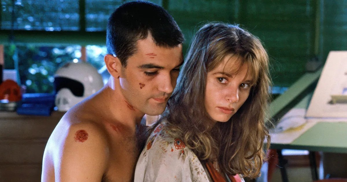 ¡Átame!: la cinta de obsesión y deseo que consolidó a Almodóvar y Antonio Banderas