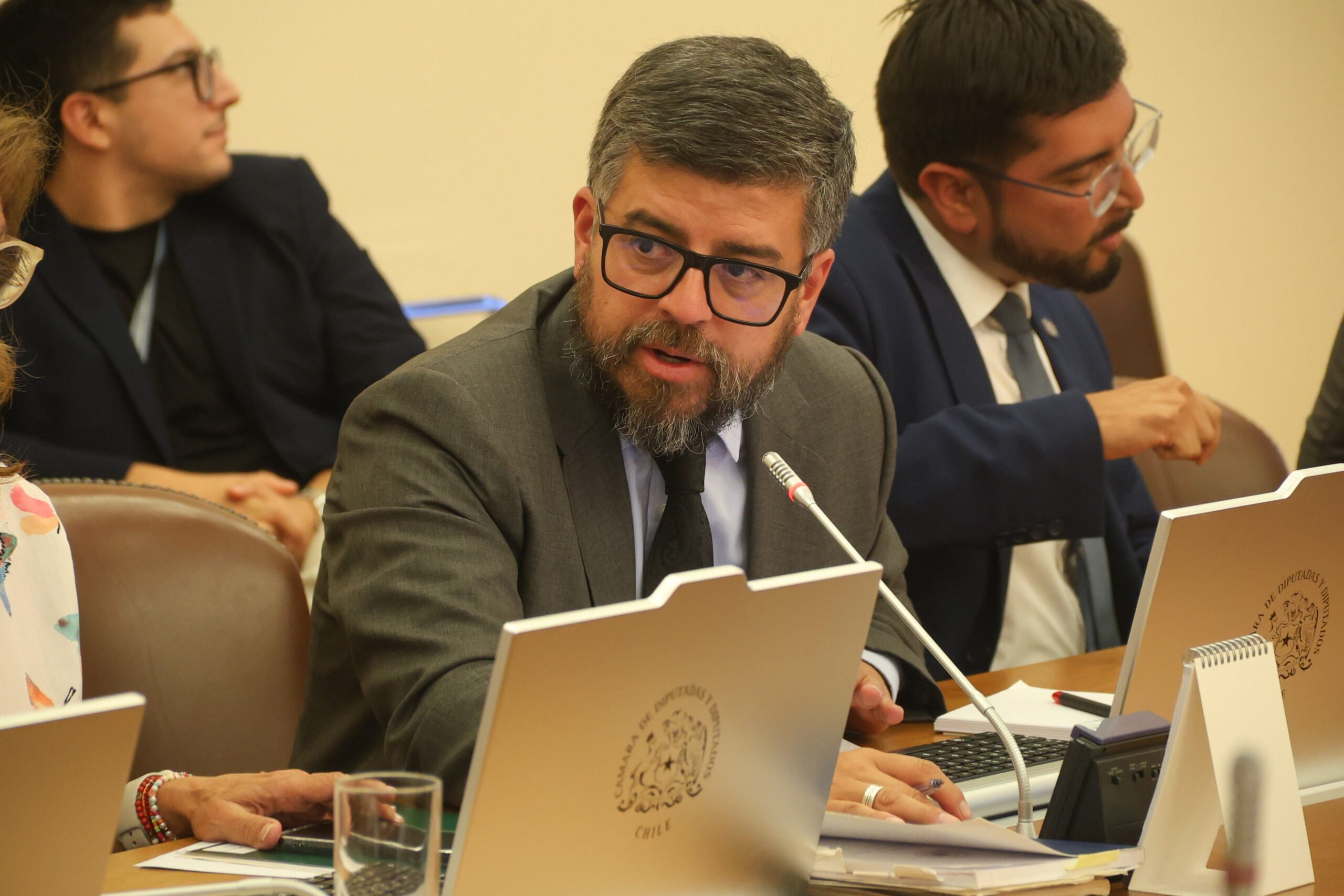 “Estas son las consecuencias de lo que dijo el Presidente”: diputado Araya revela decenas de amenazas de muerte tras polémica por “tsunami” de indicaciones