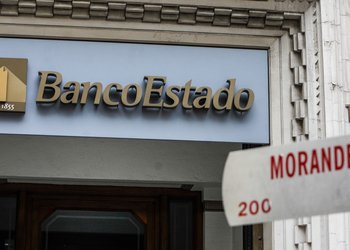 BancoEstado desvincula a 50 trabajadores por reestructuración de la empresa y sindicato anuncia movilizaciones