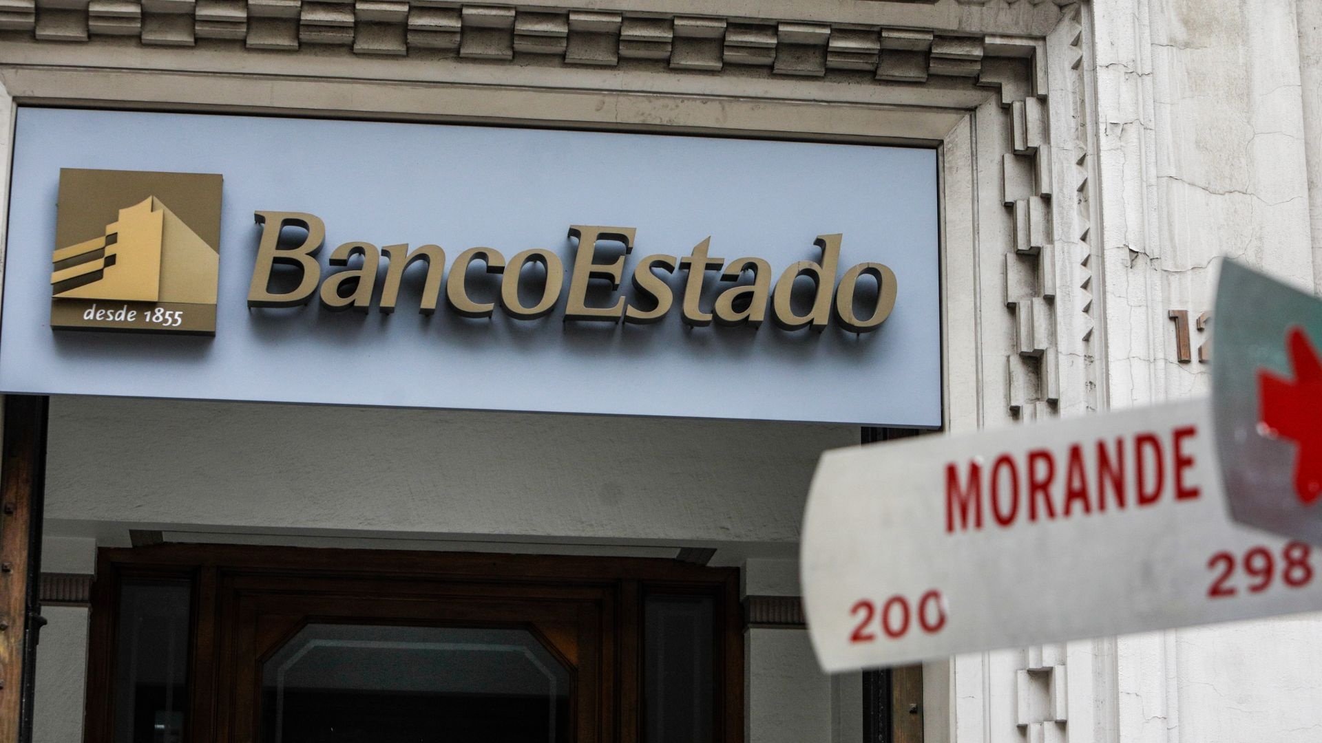 BancoEstado desvincula a 50 trabajadores por reestructuración de la empresa y sindicato anuncia movilizaciones