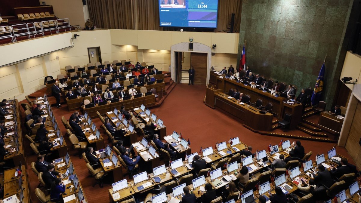 "Talibán económico", "bueno para las colusiones": Diputados arremetieron contra Quiroz en la Cámara