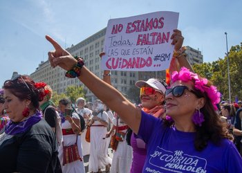 Balance de un nuevo 8M: masiva marcha en Santiago reunió a cerca de 40 mil personas y dejó incidentes aislados en la Alameda