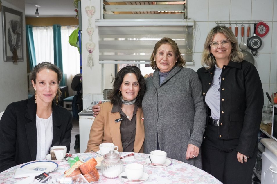 Ministra de Desarrollo Social visitó viviendas tuteladas para personas mayores en San Ramón