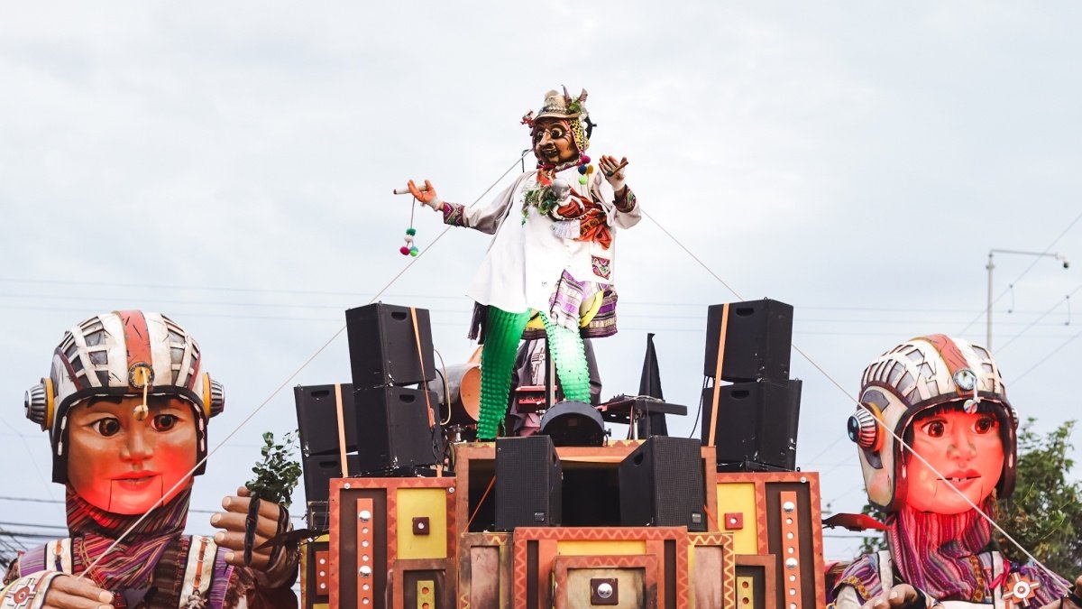 Pasacalle "El Gigante y los Niños Wara Wara" deleitó a miles de rancagüinos