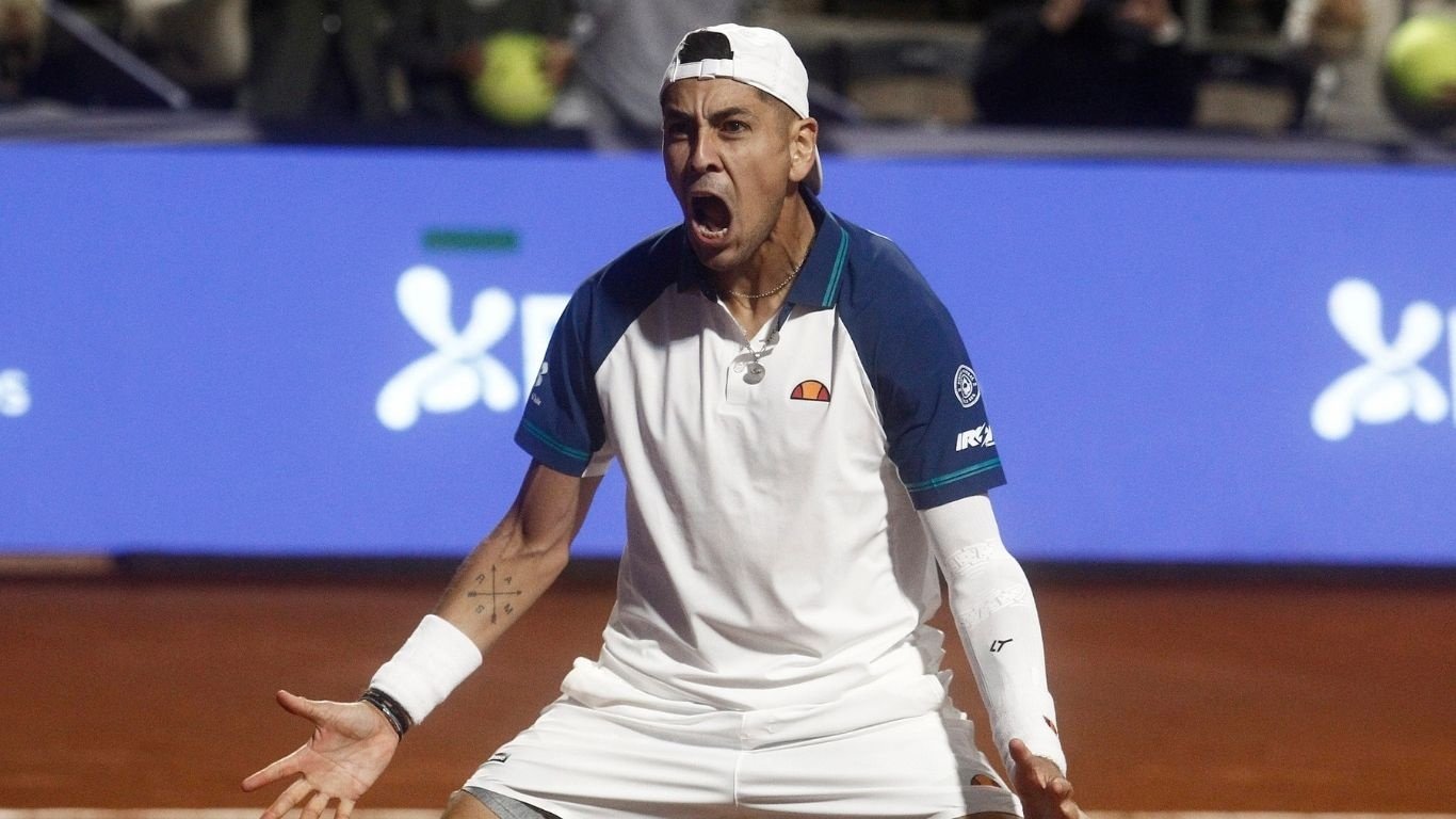 Alejandro Tabilo saca la tarea adelante y clasifica a cuartos de final del ChileOpen, mientras que Garín es eliminado en dura batalla frente a Báez
