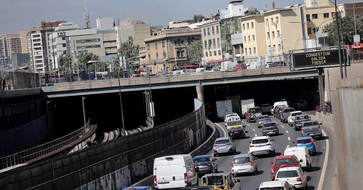 Congestión en Ruta 5 tras caída de carga desde un camión en el sector de Rondizzoni