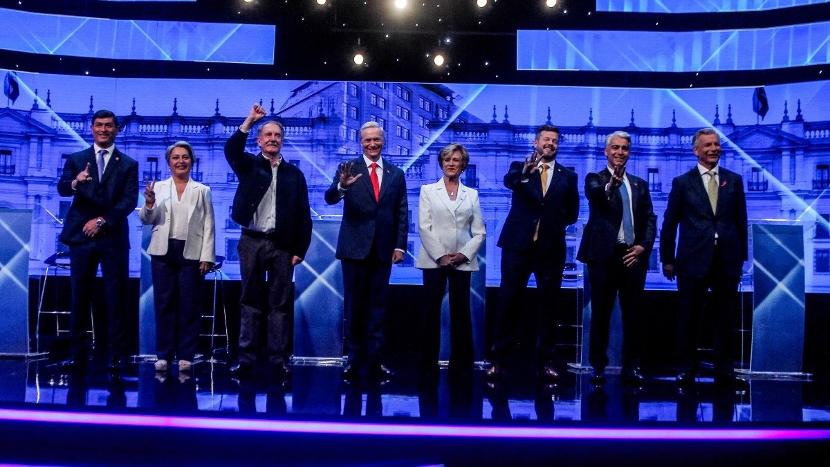 Entre largas reflexiones, música, deporte y paseos por el litoral: así se exhibieron los candidatos en la jornada previa de las elecciones