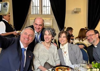 Oposición eleva el tono contra Kast por uso de garzones y cocineros de La Moneda para almuerzo con excompañeros de universidad