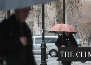 ¿A qué hora comienzan las lluvias en Santiago y qué implica la alarma meteorológica emitida por la DMC?