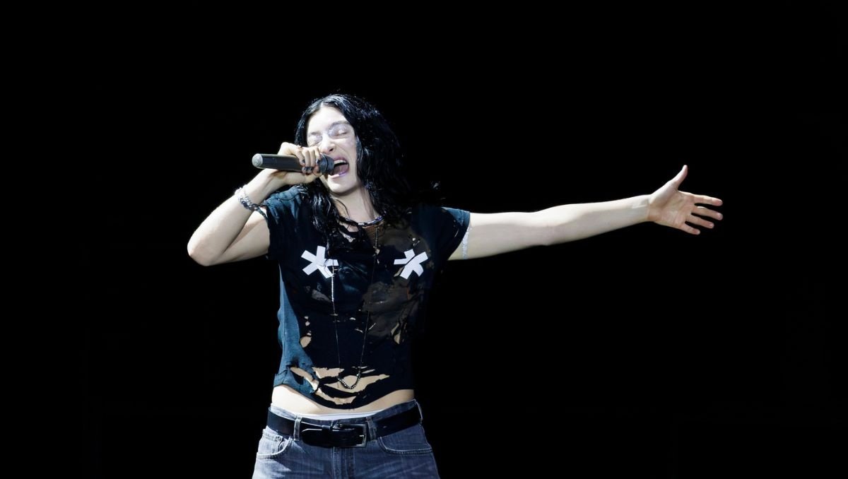 El match de Lorde con el público chileno: Conectó con su fanaticada y conquistó al Lollapalooza a través de un pop melancólico al desnudo