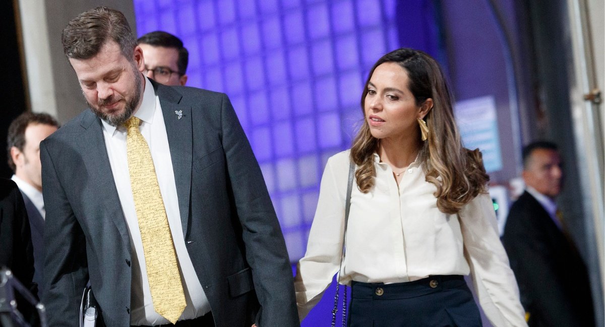 El paso por Argentina de Ivette Avaria, libertaria y esposa de Johannes Kaiser, en el evento “más antizurdo del mundo” y su intento por traer una versión Chile