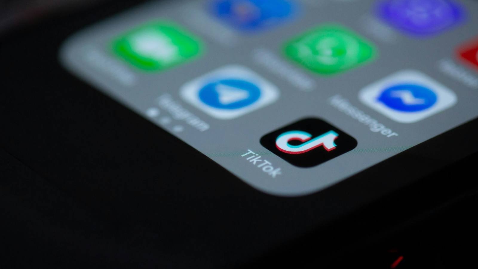 Investigación advierte impacto de videos de TikTok en niños y adolescentes: generan el mismo efecto que las máquinas tragamonedas