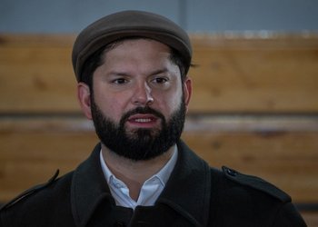 Boric aterriza en Punta Arenas a la espera de que Kast retome agenda de traspaso de mando tras inédito quiebre