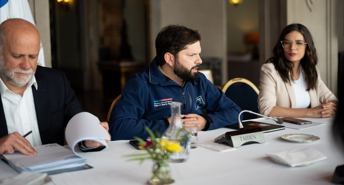Gobierno alista encuentro con el oficialismo a 37 días del cambio de mando para contener la división oficialista y ordenar el avance legislativo