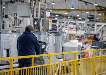 El fin de su planta en Maipú: los motivos que llevaron a Electrolux a transformar su modelo de abastecimiento y dejar la producción en Chile