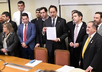 Con apoyo de cinco bancadas, oposición ingresa acusación constitucional contra el exministro Nicolás Grau: este martes se sorteará comisión revisora