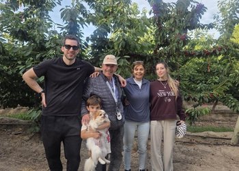 La empresa familiar que nació como hobby y hoy exporta 800 mil kilos por año de una fruta fina codiciada en el mundo