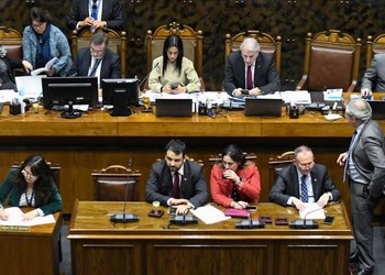 Senado rechaza alzamiento del secreto bancario luego de tercer empate en la votación y ausencias de Matías Walker y Ximena Órdenes golpean expectativa opositora