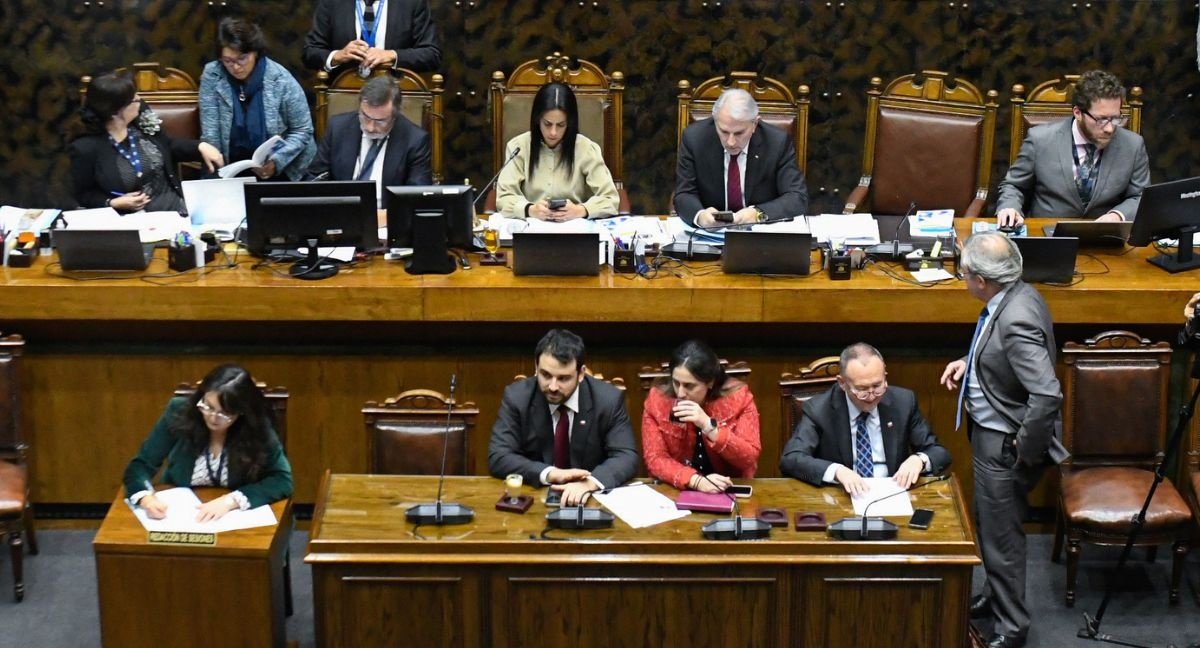 Senado rechaza alzamiento del secreto bancario luego de tercer empate en la votación y ausencias de Matías Walker y Ximena Órdenes golpean expectativa opositora