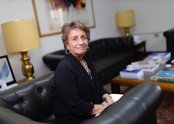 El balance de la ministra López previo a dejar el MOP y su respuesta a críticas de autoridades entrantes: “Esperemos que estén sentados aquí, otra cosa con guitarra”