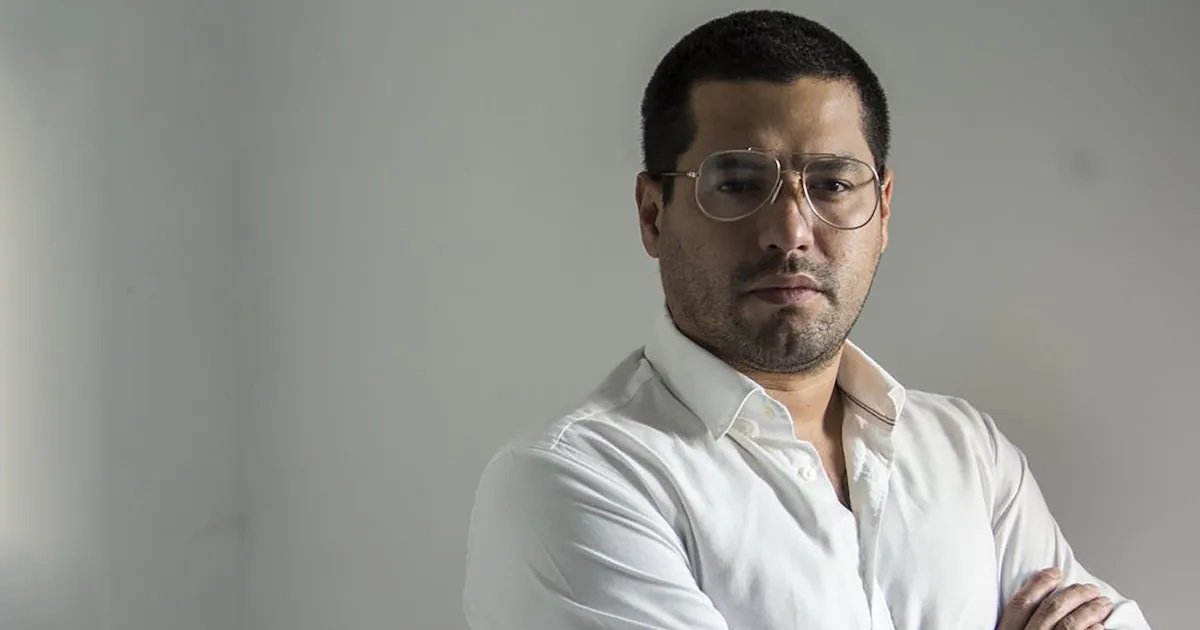 Óscar Martínez: “Cuando los aplausos dejen de sonar en la plaza, Bukele va a hacer que suenen las botas militares”