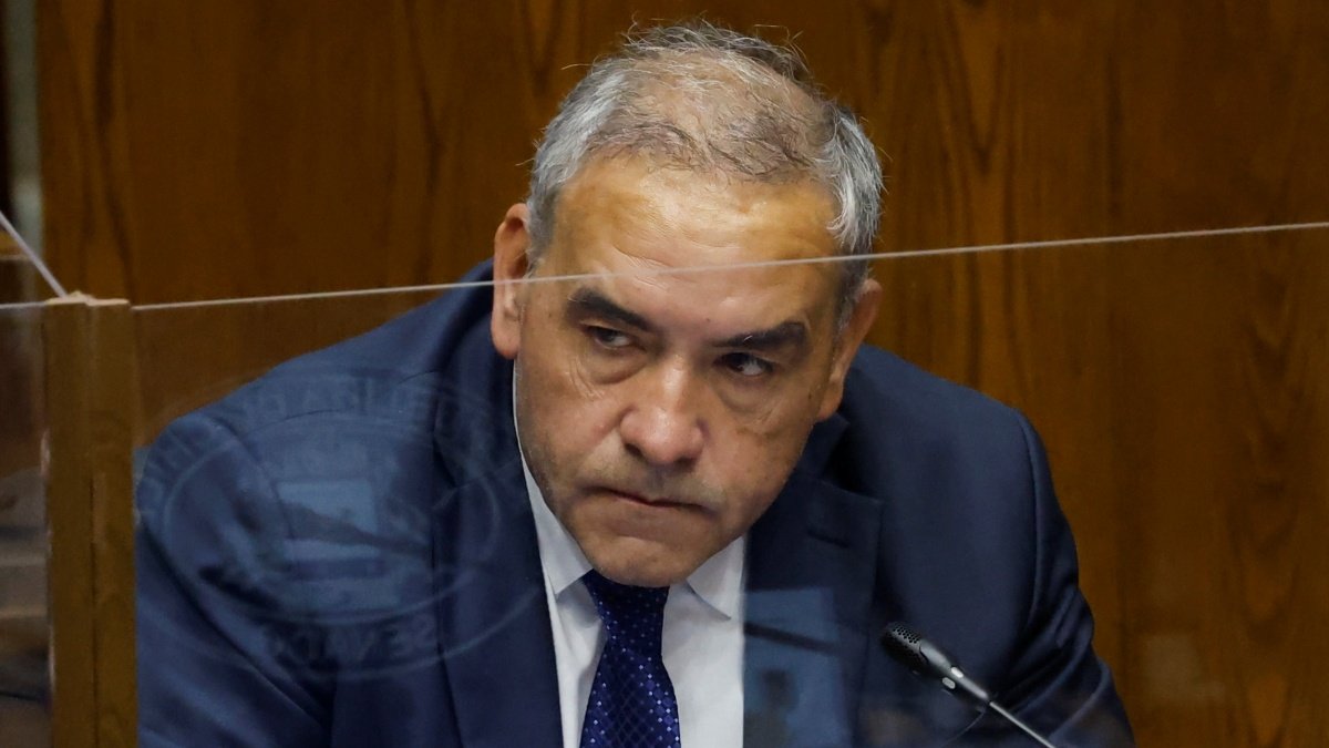 Fidel Espinoza califica suspensión del PS como "injusta, apresurada, inconsulta y desmedida"