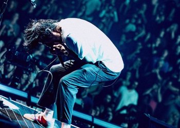 Lollapalooza no se olvida de su ADN rockero: Deftones desplegó toda su potencia en el Parque O’Higgins en el reencuentro con su público chileno