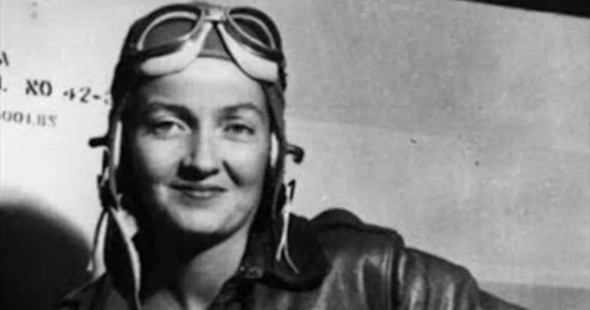 De la Segunda Guerra Mundial a las librerías: la historia de Margot Duhalde, pionera de la aviación chilena