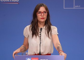 Contraloría objeta tres viajes de la ministra Vallejo en el auto del ministerio por una urgencia alérgica y aniversario del PC y el PS: derivó antecedentes a la Cámara para que evalúe