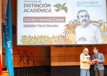 UPLA invistió al muralista Alejandro "Mono" González como doctor honoris causa