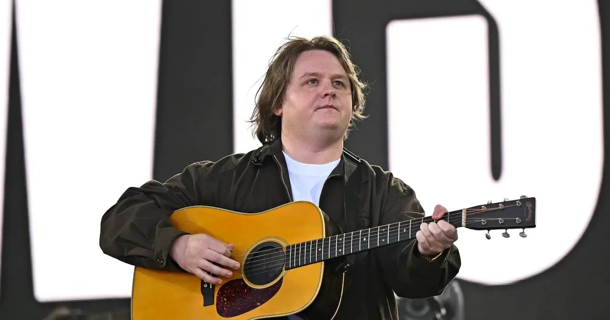 “Lo siento, mi voz se está apagando”: el conmovedor camino de Lewis Capaldi a su debut en Lollapalooza Chile 2026