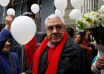 “Burló la censura de la dictadura con ironía y lucidez”: las reacciones que dejó la partida de Julio Jung