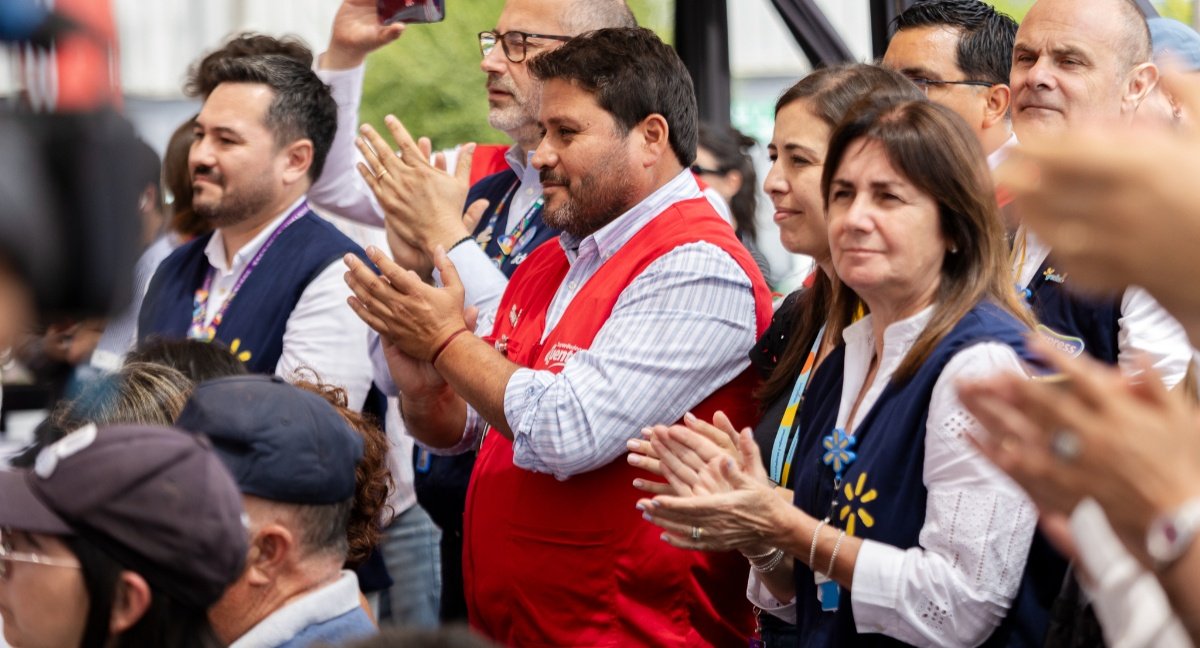 Walmart invertirá un millón de dólares en la reconstrucción de las zonas afectadas por los incendios forestales