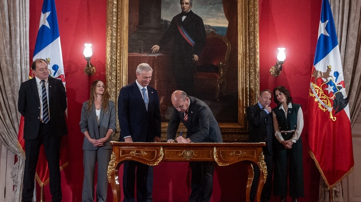 Megarreforma de Kast replica textualmente una disposición de Boric sobre Inteligencia Artificial que fue rechazada en el Congreso