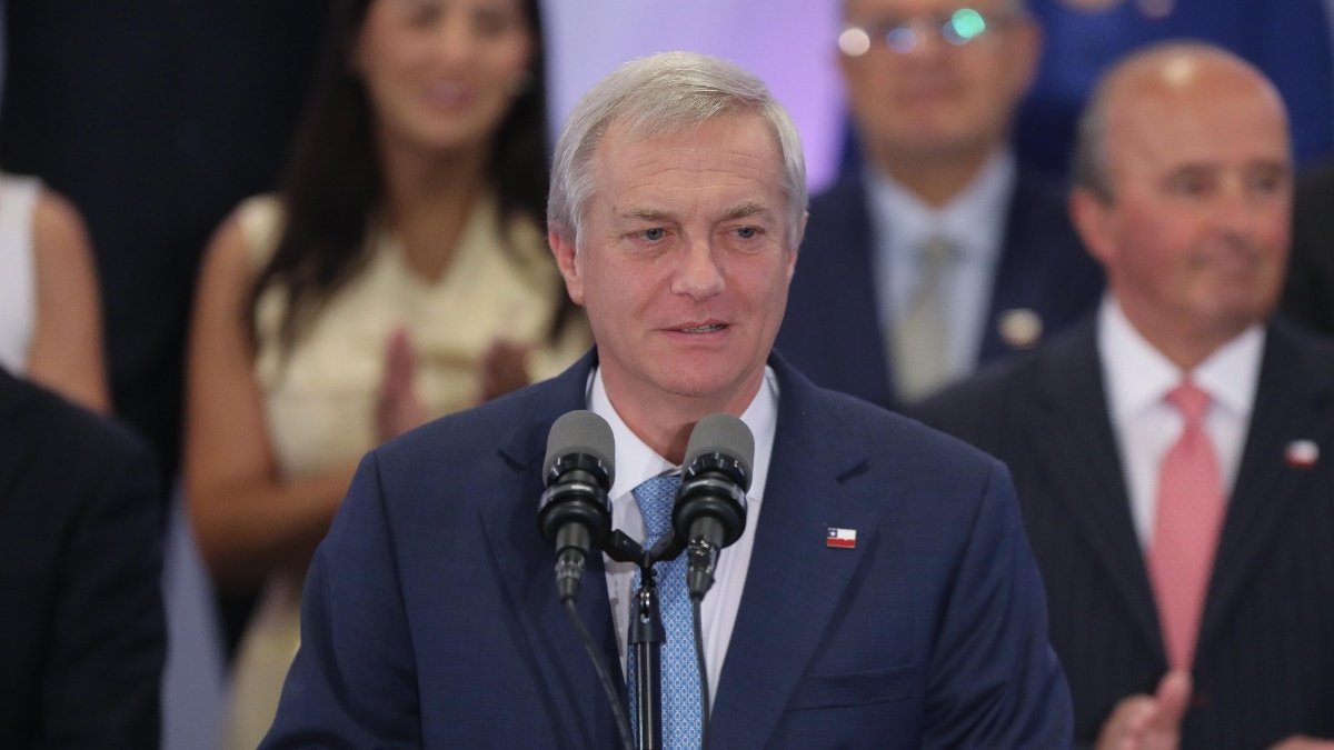 La reconfiguración de Kast con sus delegados: desistió de nombrar a oficiales en retiro en la zona norte y se decantó por militantes de Chile Vamos