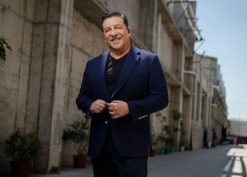 Tras su salida de Chilevisión, Julio César descarta un futuro inmediato en otro canal, pero asegura que “haría TVN encantado”