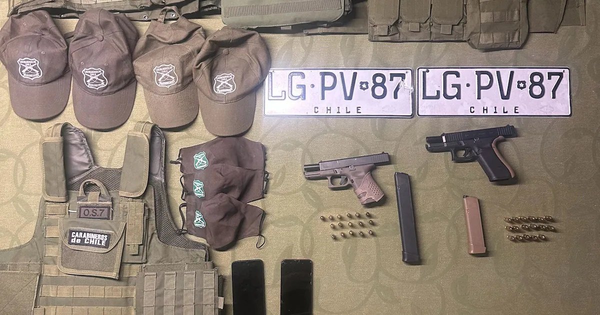 Detienen a dos sujetos tras fiscalización en Estación Central: se decomisaron armas y ropas similares a las de Carabineros