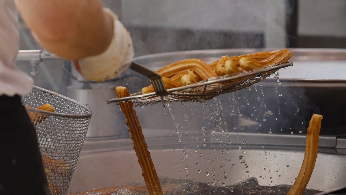 Turistas y españoles celebran las Fallas de Valencia