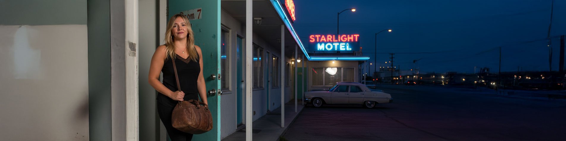 Periodista reportando noticias