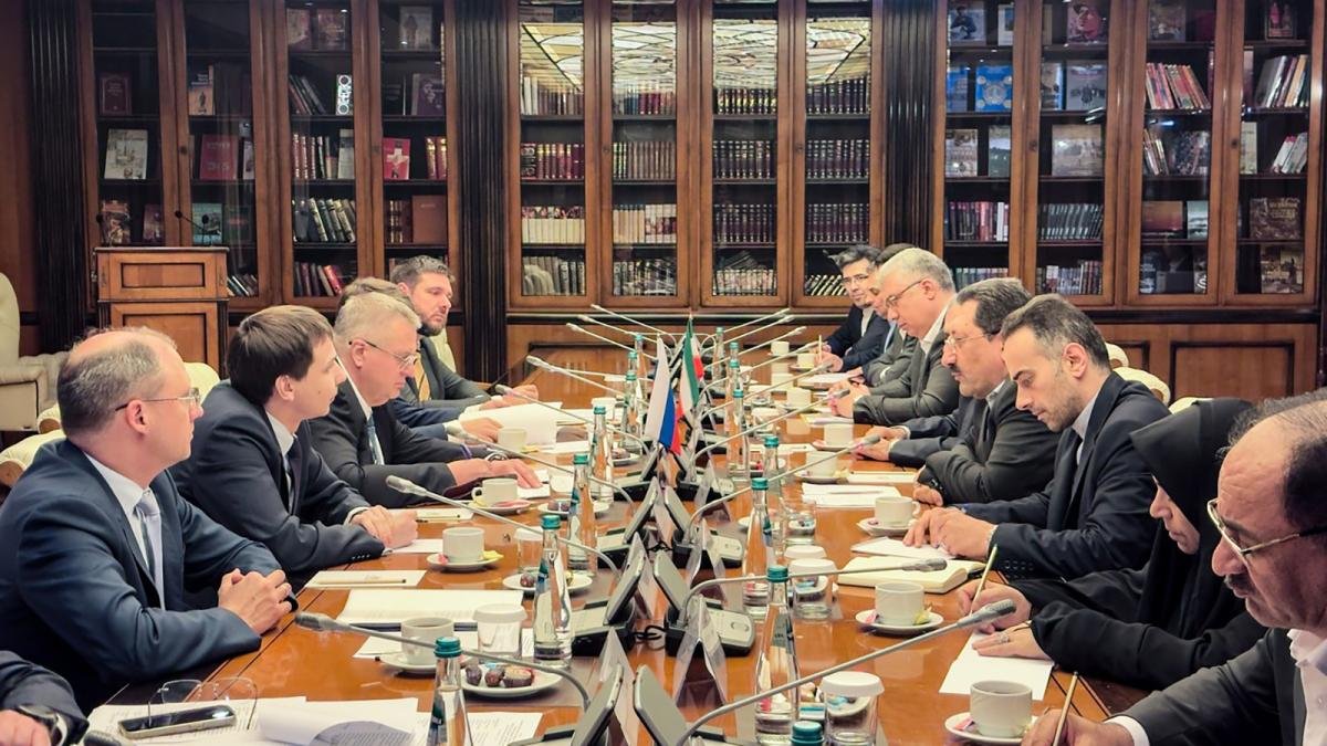 Rusia e Irán firman acuerdo para construir pequeñas centrales nucleares