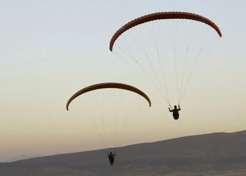 Carabineros buscan a piloto alumno de parapente que cayó en el sector de Las Vizcachas