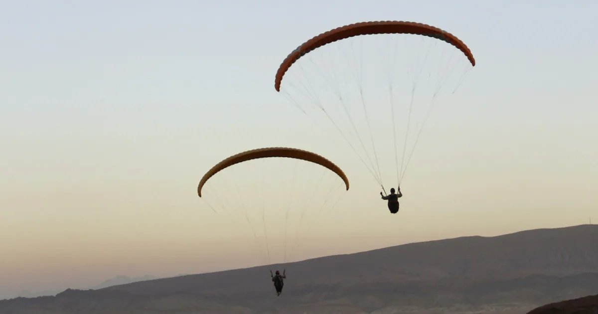 Carabineros buscan a piloto alumno de parapente que cayó en el sector de Las Vizcachas