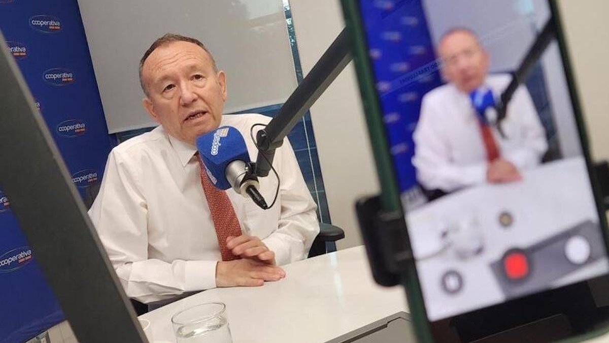 {{ self.custom_title }}