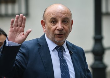 Senador Castro acusa "medida de presión" al Congreso por plan económico de Kast