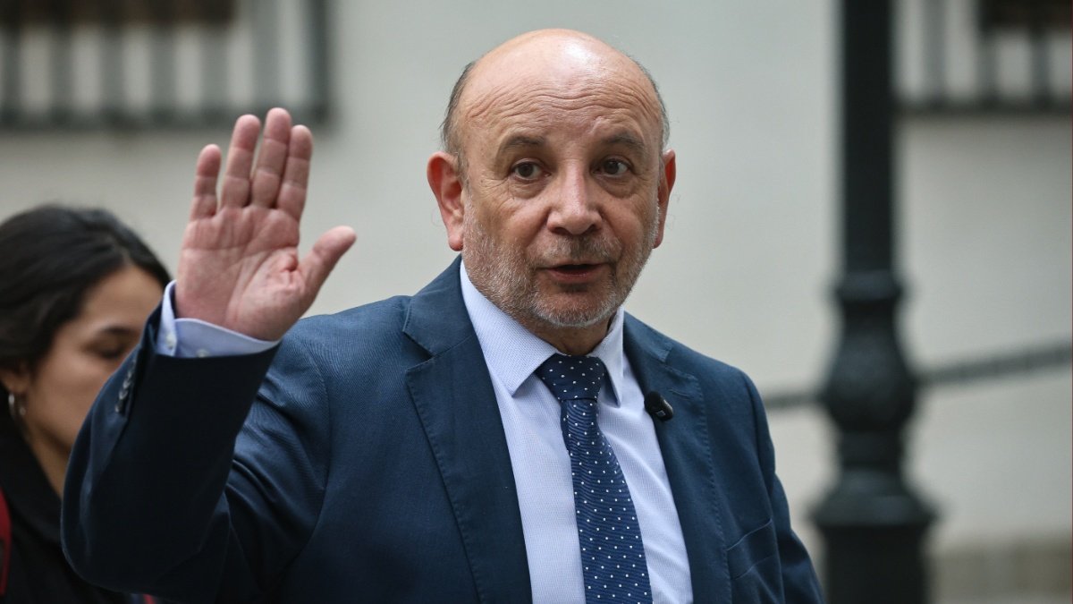 Senador Castro acusa "medida de presión" al Congreso por plan económico de Kast