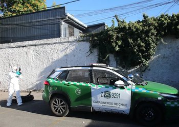 Un auto en fuga y una emboscada: la persecución que terminó con patrulla de Carabineros bajo lluvia de balas en La Legua