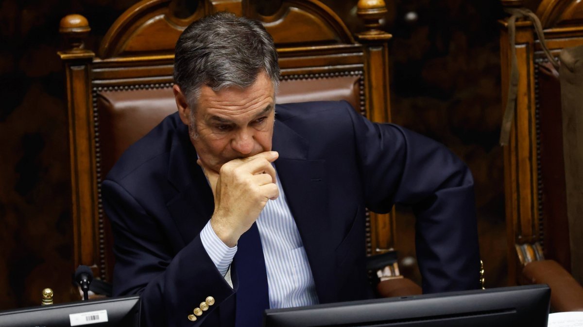 Debate por "supersueldos" en el Congreso: Ossandón defiende proyecto ante críticas