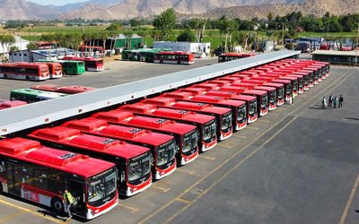 Aumentan los buses eléctricos en Santiago y alcanzan el 62% de la flota de Red