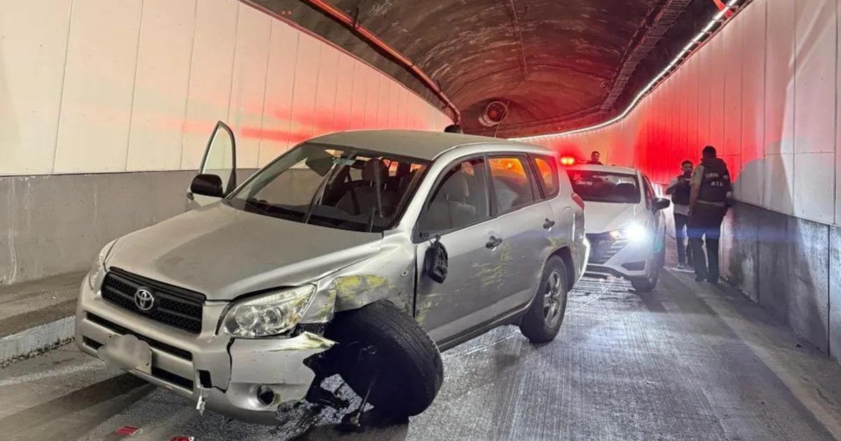 Persecución policial por tres comunas de la RM deja dos detenidos: uno es menor de edad